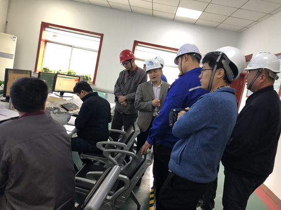 區(qū)應急管理局到魯中水泥檢查安全生產70