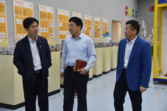 區(qū)委組織部領(lǐng)導(dǎo)指導(dǎo)集團黨建工作72