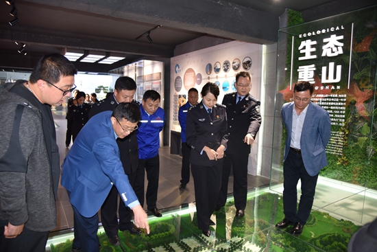 市交警支隊開展交通安全公益行活動68