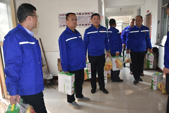 集團機關黨支部到南韓村老年幸福院獻愛心12