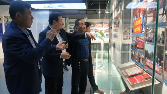 魯中水泥客戶到集團參觀考察56