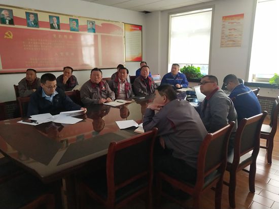 魯中水泥召開經(jīng)營分析會議81