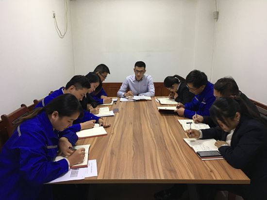 運(yùn)營中心召開工作會(huì)議82