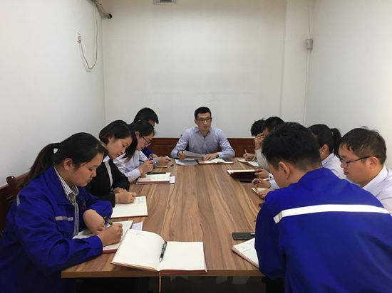 運(yùn)營(yíng)中心召開工作會(huì)議43