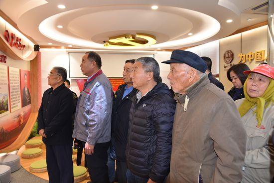 南韓村黨員走進(jìn)重山集團(tuán)開展 “不忘初心 牢記使命”主題黨日活動(dòng)36