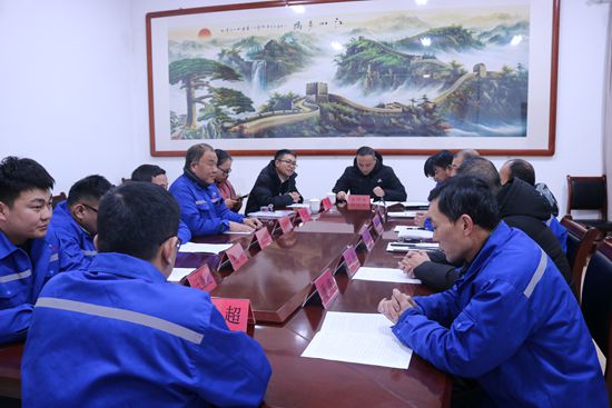 魯蒙水泥黨支部召開(kāi)黨員會(huì)議22