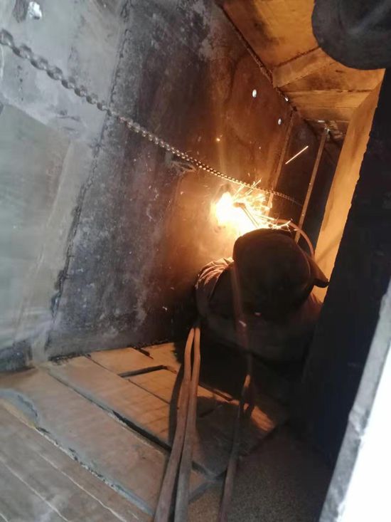 大修進(jìn)行時(shí)，這里有一群可愛(ài)的重山人.......（三）82