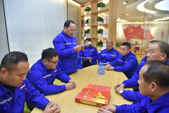 堅持學(xué)習(xí)守初心 銘記身份向前行 —魯蒙水泥、南韓化工黨支部走進“初心學(xué)堂”4