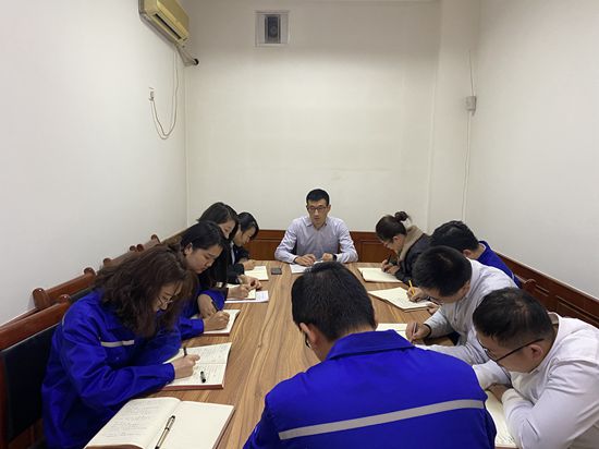 運營中心召開工作會議69