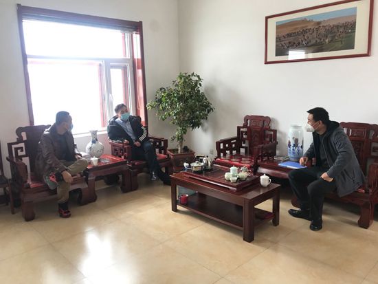 白音勿拉鎮(zhèn)領(lǐng)導(dǎo)到魯蒙公司調(diào)研6