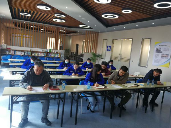 集團(tuán)財(cái)務(wù)中心召開(kāi)工作會(huì)議25