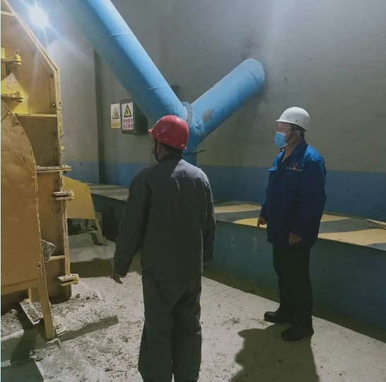 【重山人?重山事】甘做笨鳥(niǎo)先飛的老黃牛 ——記魯中水泥供料車(chē)間主任袁雷40