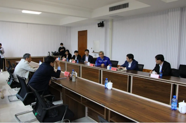 市政協(xié)主席叢錫鋼到重山集團調(diào)研16