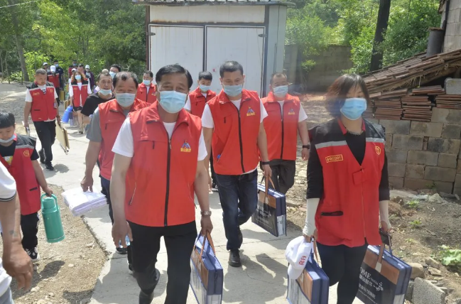 魯中水泥黨支部組織敬老愛老公益活動12