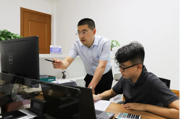 【重山人?重山事】勇于擔(dān)當(dāng)做最好的自己 ——記重山光電財(cái)務(wù)部經(jīng)理杜巖70