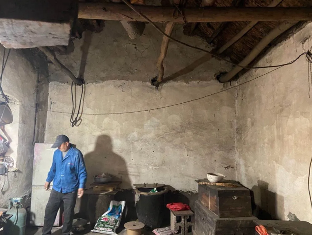 魯中水泥黨支部開展精準(zhǔn)扶貧活動(dòng)55