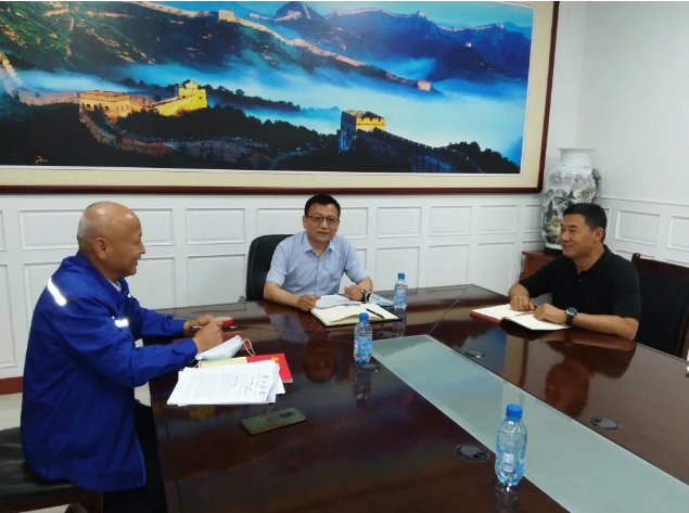 集團(tuán)機(jī)關(guān)黨支部召開支委會(huì)86