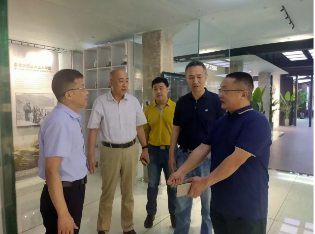 山東省水泥質(zhì)量監(jiān)督檢驗(yàn)站站長李峰到集團(tuán)調(diào)研97