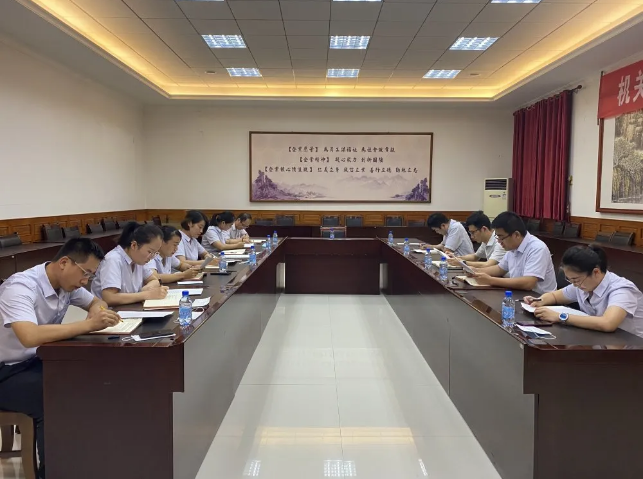 集團運營中心召開部門會議73