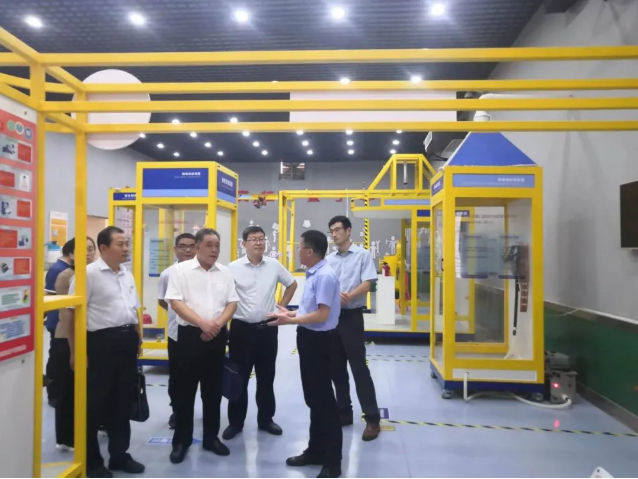 市委黨校領(lǐng)導(dǎo)到重山集團(tuán)調(diào)研指導(dǎo)72