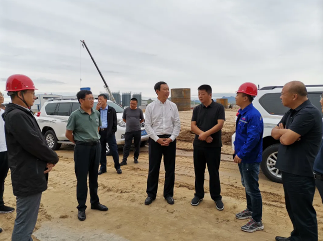 巴林左旗旗長孟和達來到鵬峰化工調(diào)研99