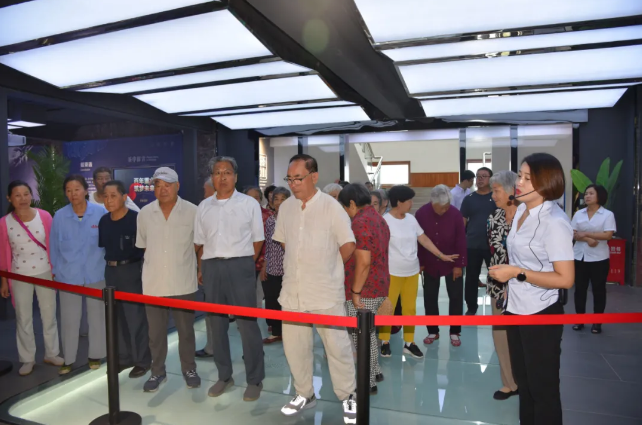 進(jìn)重山 看巨變 贏未來(lái)14