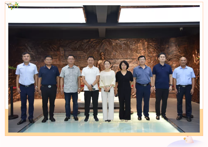 扎魯特旗旗領(lǐng)導(dǎo)到重山集團(tuán)考察84