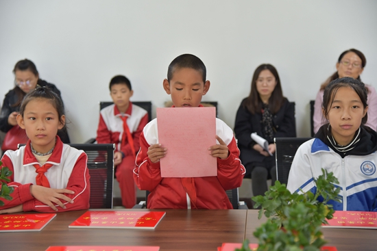 重山集團(tuán)參加羅村中心校“愛(ài)心助學(xué)”資助金發(fā)放儀式25